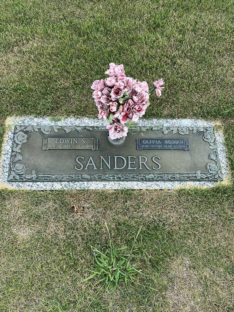 Edwin S. Sanders's grave. Photo 1
