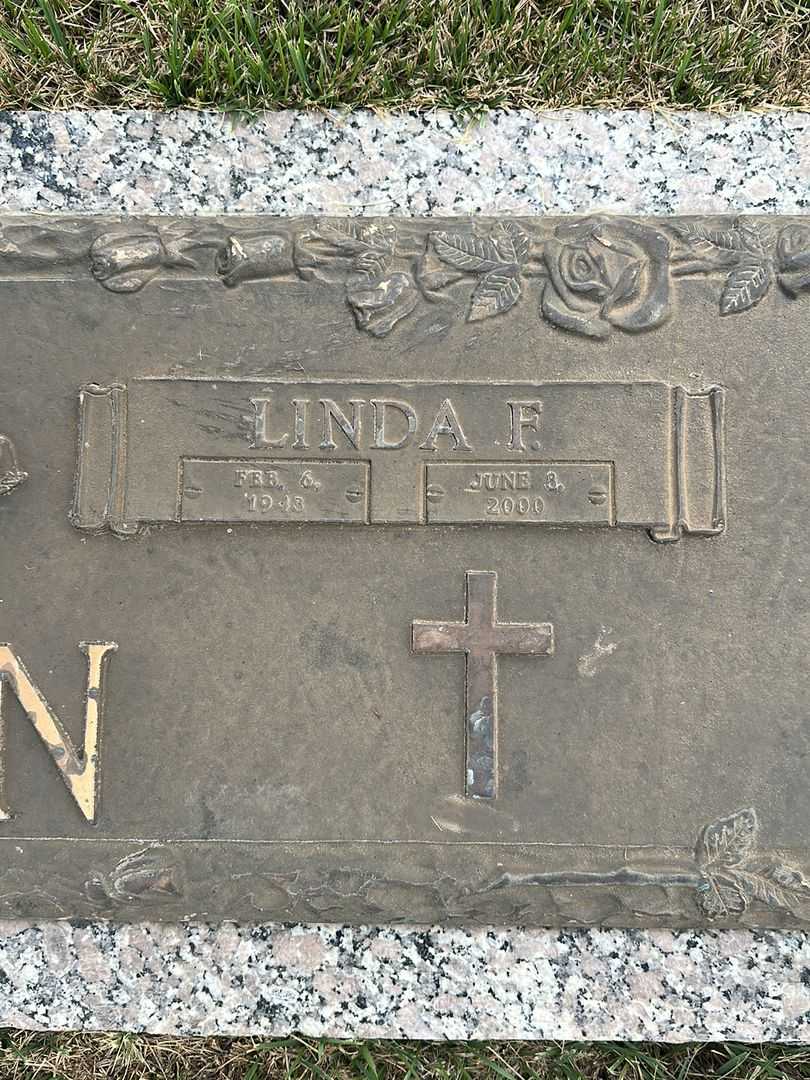 Linda F. Mann's grave. Photo 3