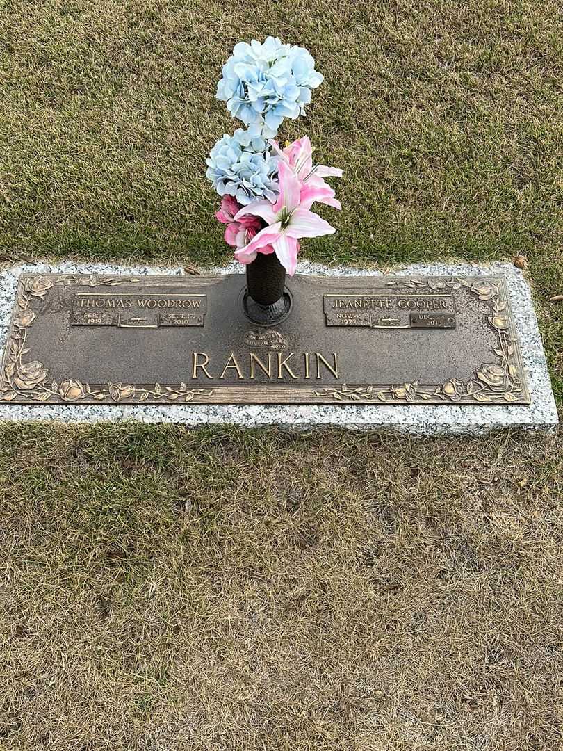 Doctor Thomas Woodrow Rankin's grave. Photo 1