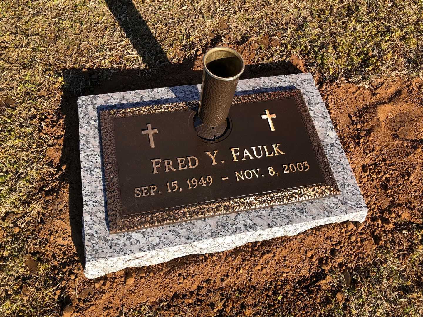 Fred Young Faulk's grave. Photo 1