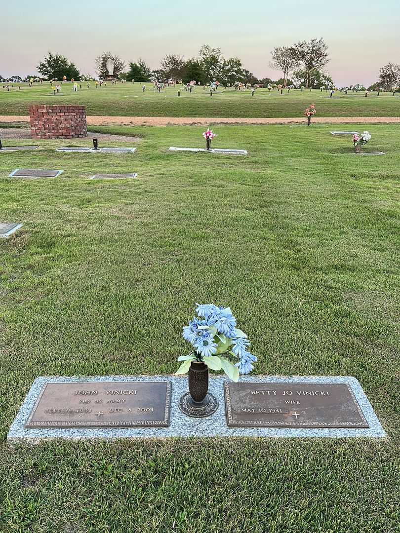John Vinicki's grave. Photo 2
