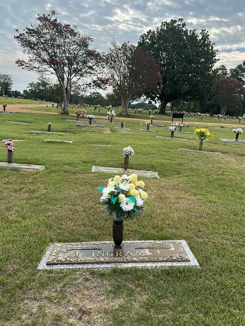 Randall Williamson Ingram's grave. Photo 2