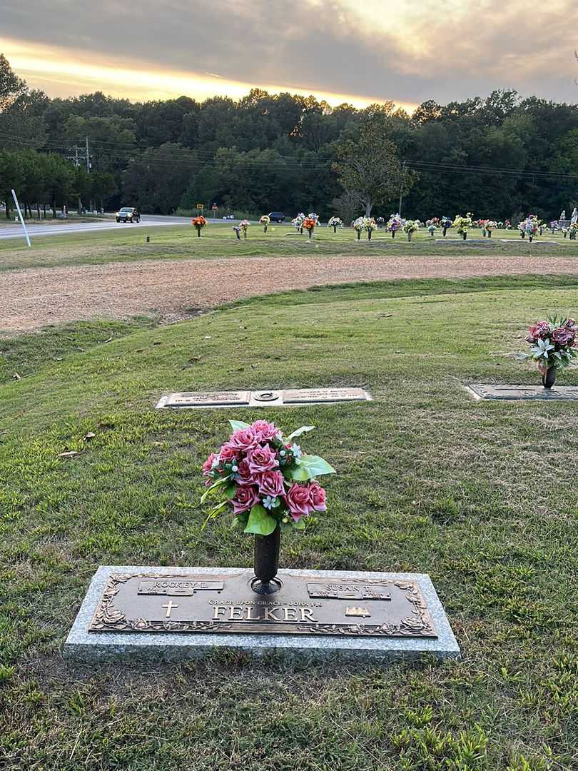 Susan T. Felker's grave. Photo 2
