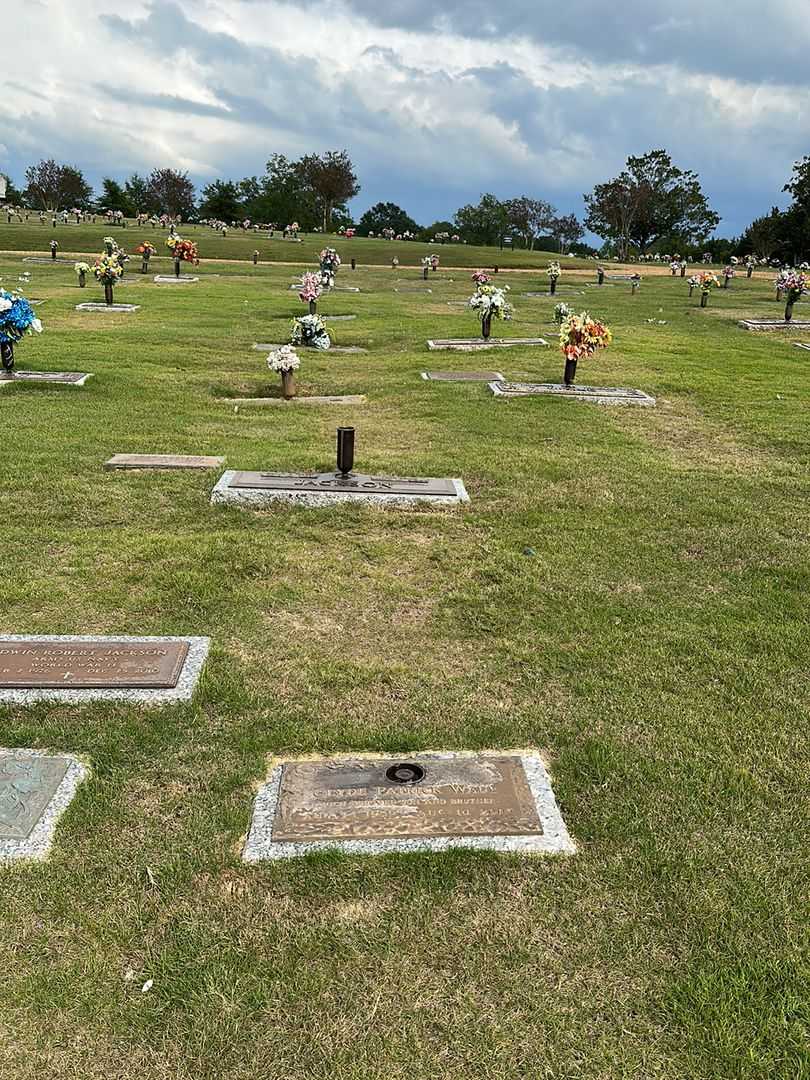 Clyde Patrick "Pat" Wade's grave. Photo 2