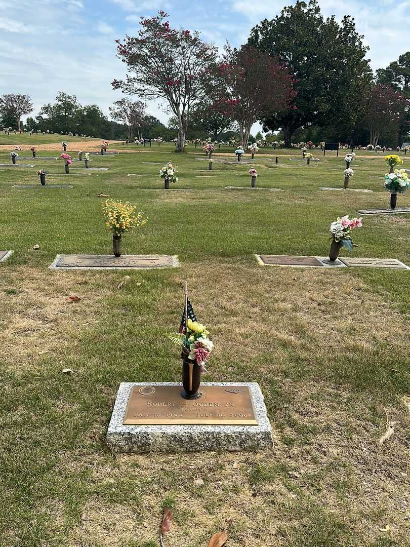 Robert Harris "Butch" Ogden Junior's grave. Photo 2