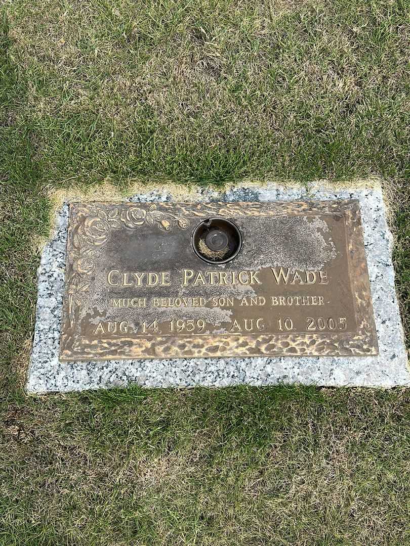 Clyde Patrick "Pat" Wade's grave. Photo 1