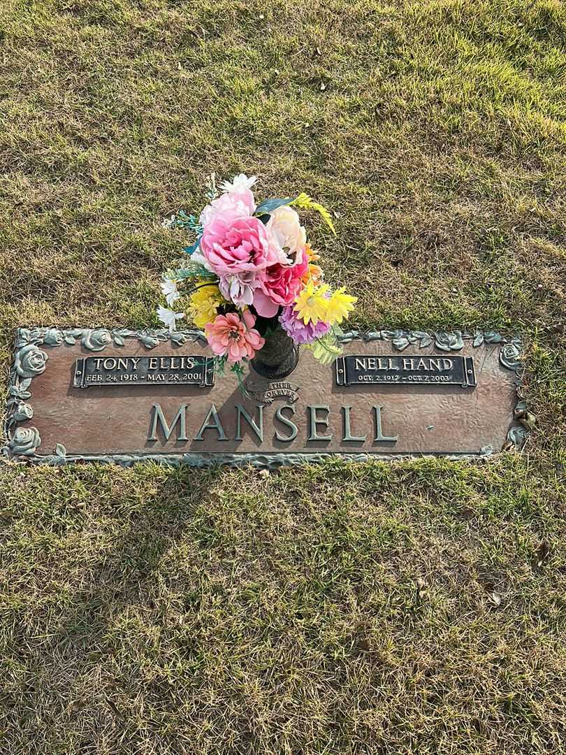Nell Hand Mansell's grave. Photo 1