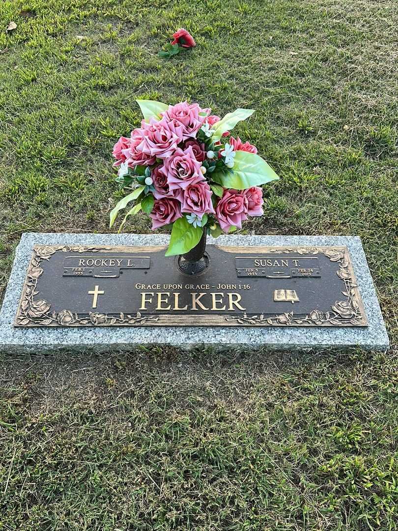 Susan T. Felker's grave. Photo 1