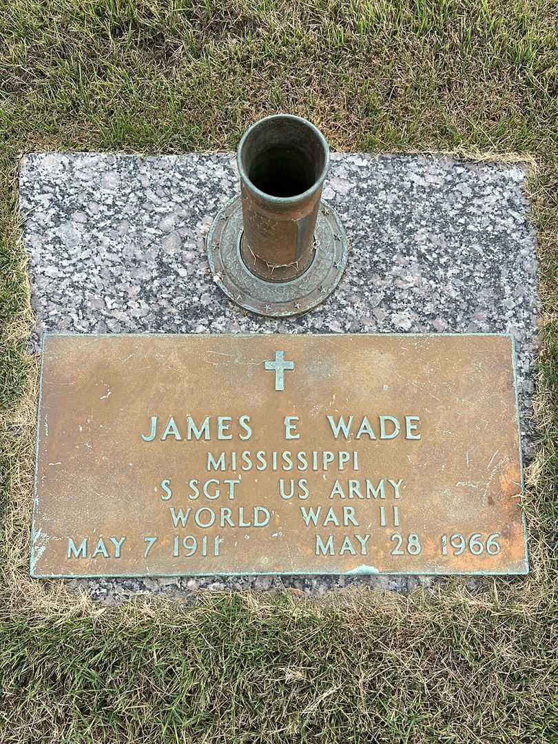 James E. Wade's grave. Photo 1