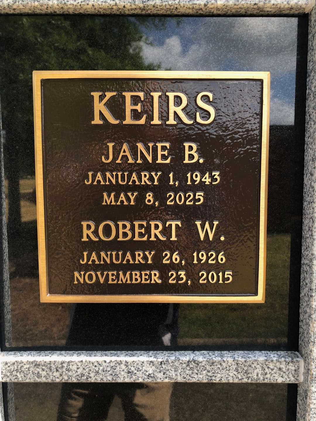 Robert W. Keirs's grave. Photo 1