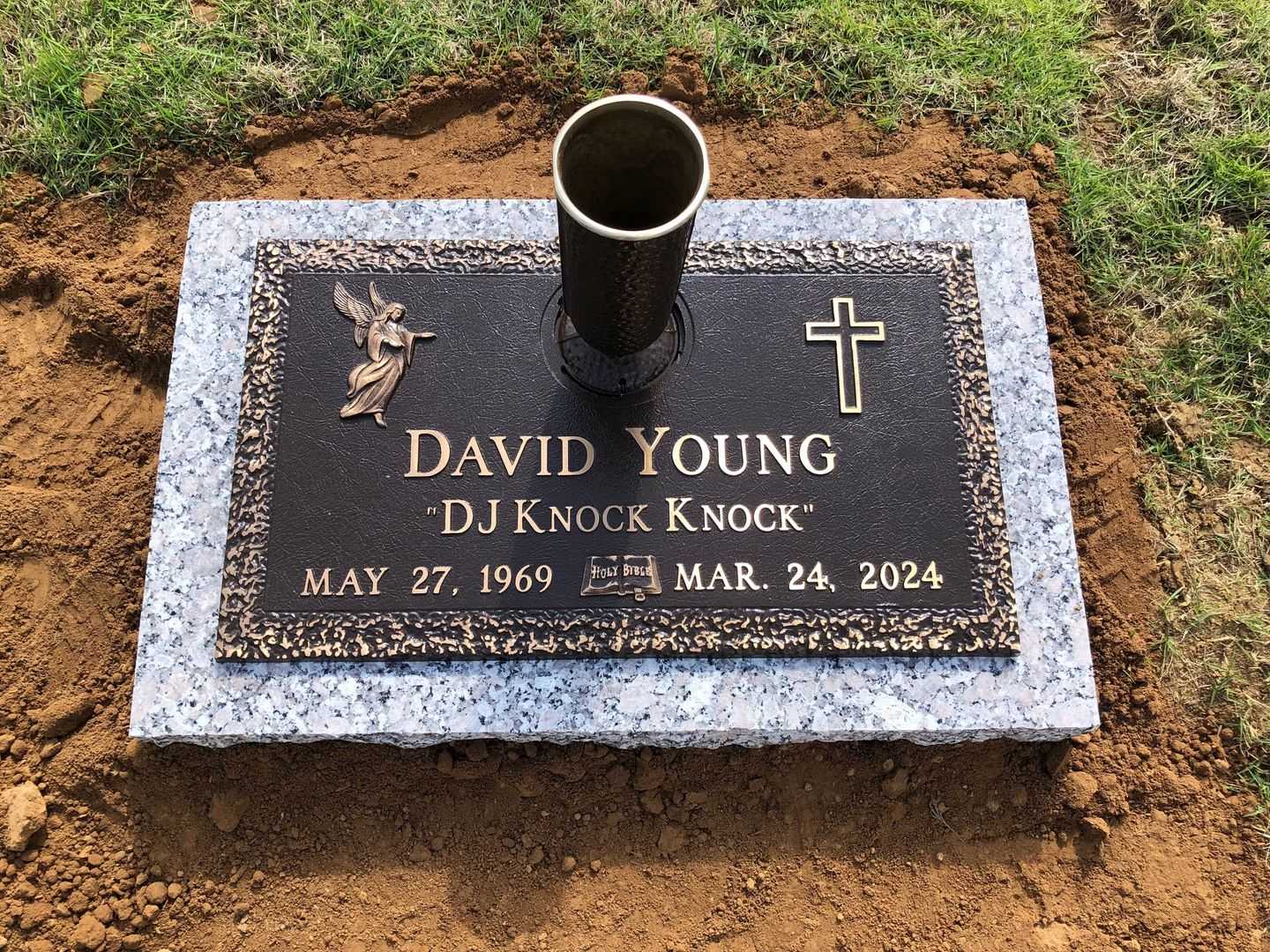 David Young's grave. Photo 2