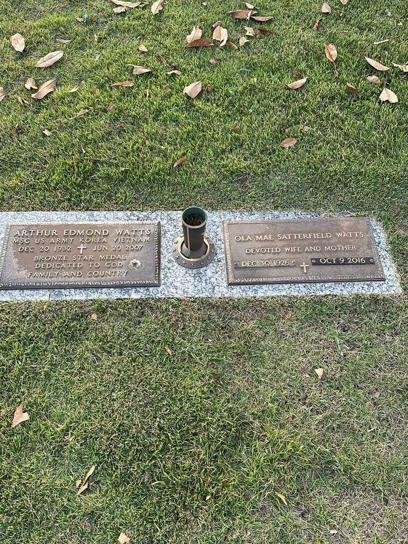 Ola Mae Satterfield Watts's grave. Photo 1