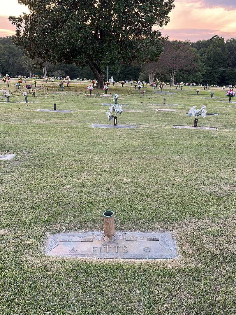 Robert C. "Joe" Fitts's grave. Photo 2