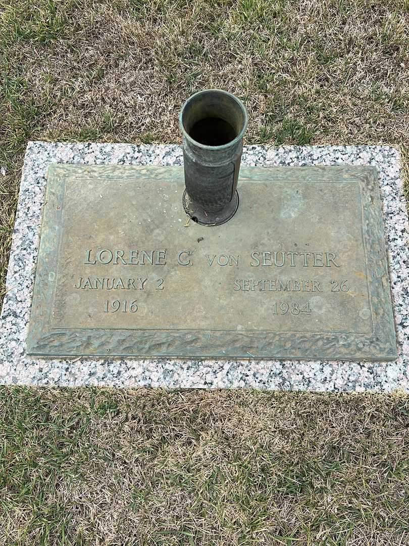 Lorene C. von Seutter's grave. Photo 1