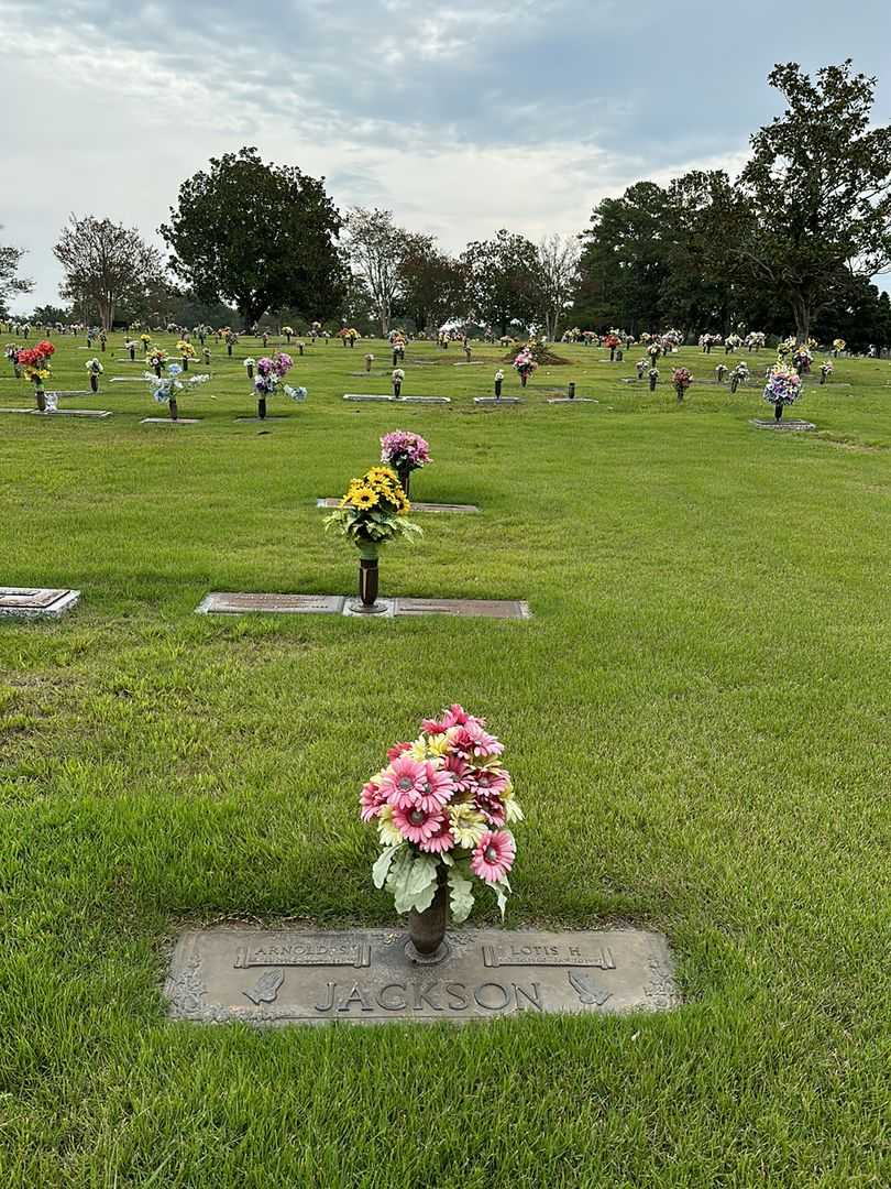 Lotis H. Jackson's grave. Photo 2