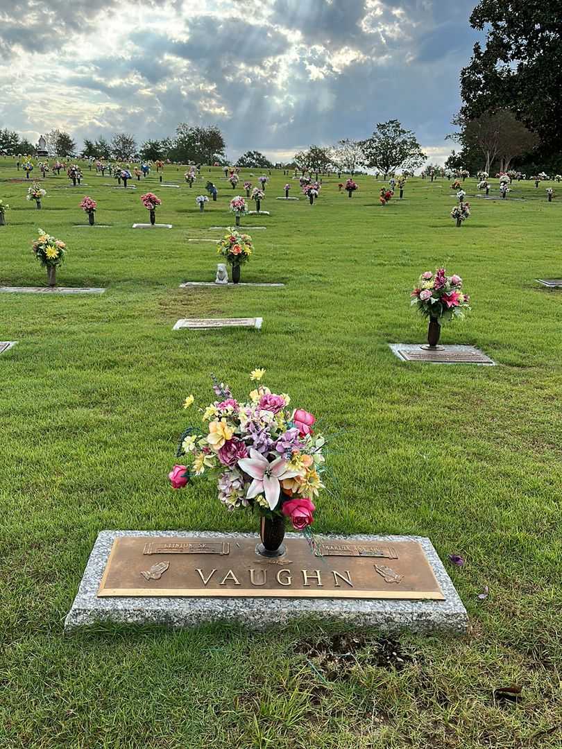Clinton Vaughn Senior's grave. Photo 2