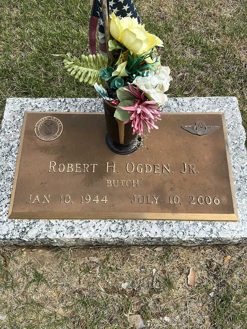 Robert Harris "Butch" Ogden Junior's grave. Photo 1