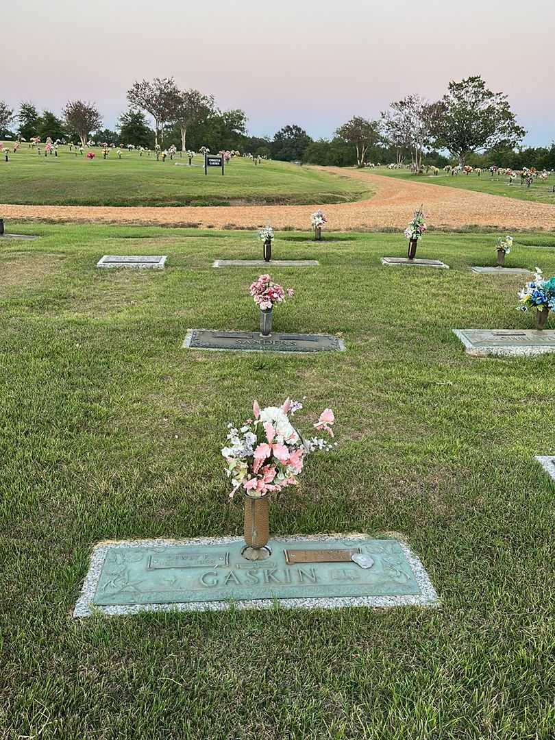 Dewey F. Gaskin's grave. Photo 2