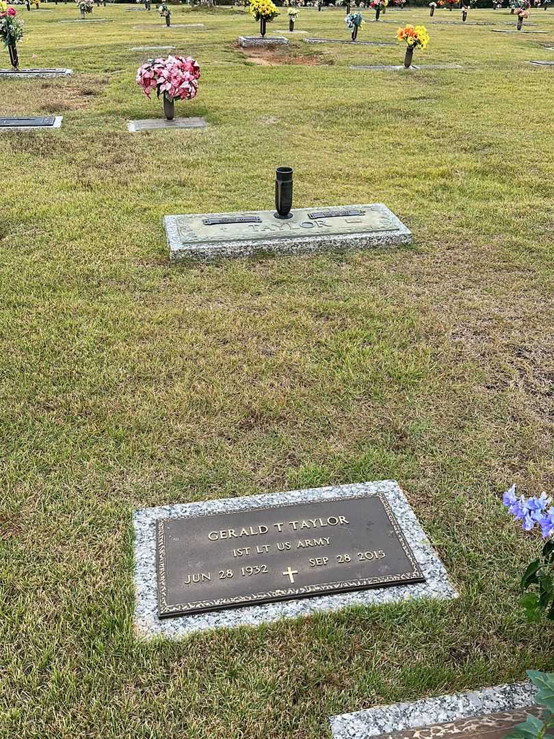 Gerald T. Taylor's grave. Photo 4