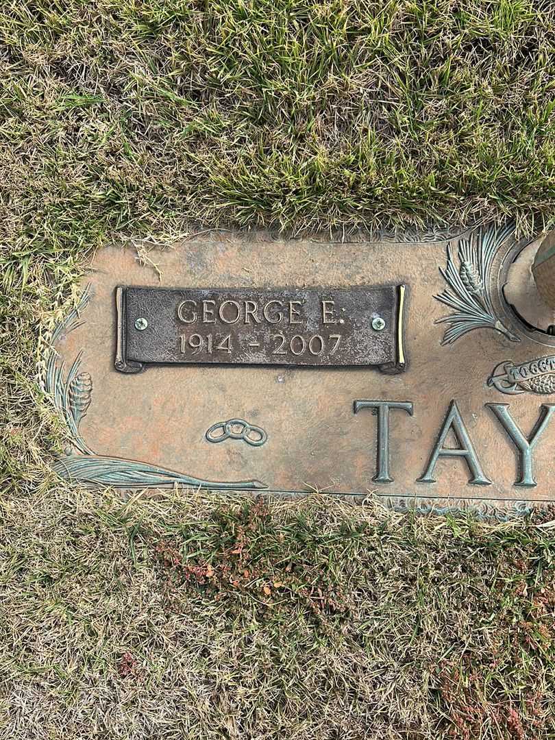George E. Taylor's grave. Photo 3