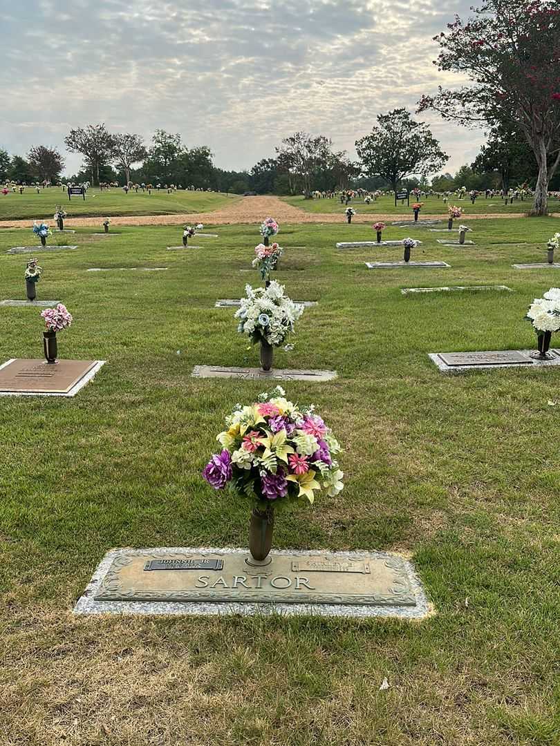 Shirley E. Sartor's grave. Photo 2
