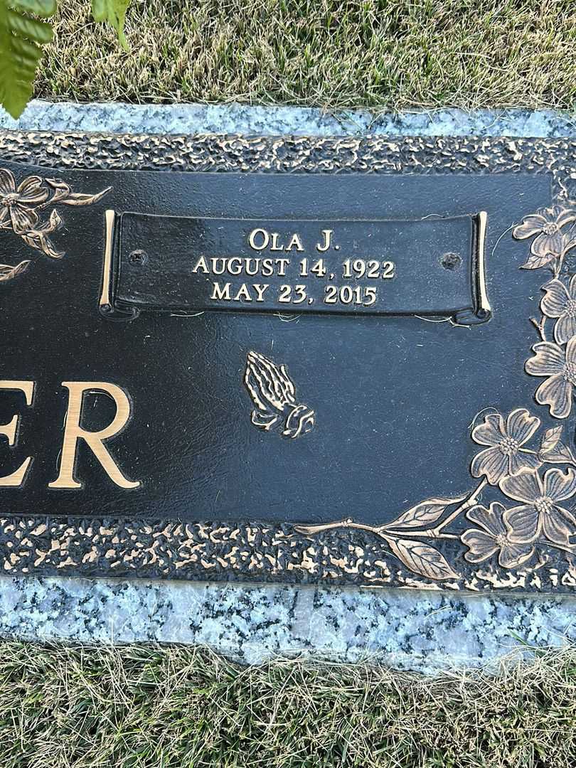 Ola J. Palmer's grave. Photo 1