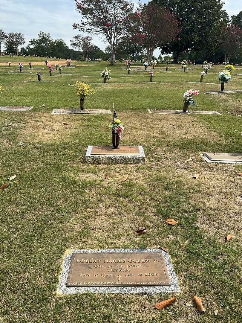 Robert Harris "Butch" Ogden Junior's grave. Photo 3