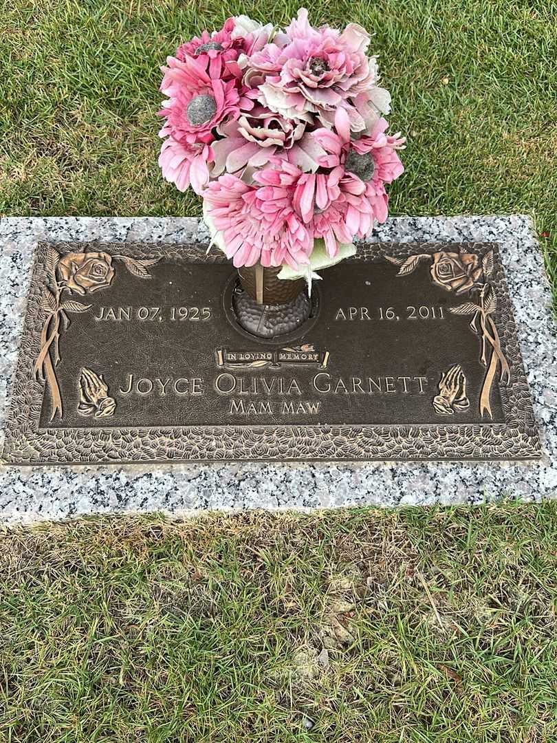 Joyce Olivia Garnett's grave. Photo 1