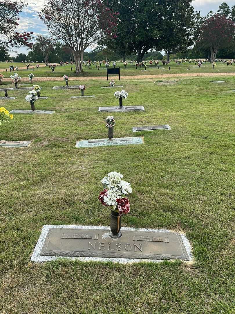Mildred B. Nelson's grave. Photo 2