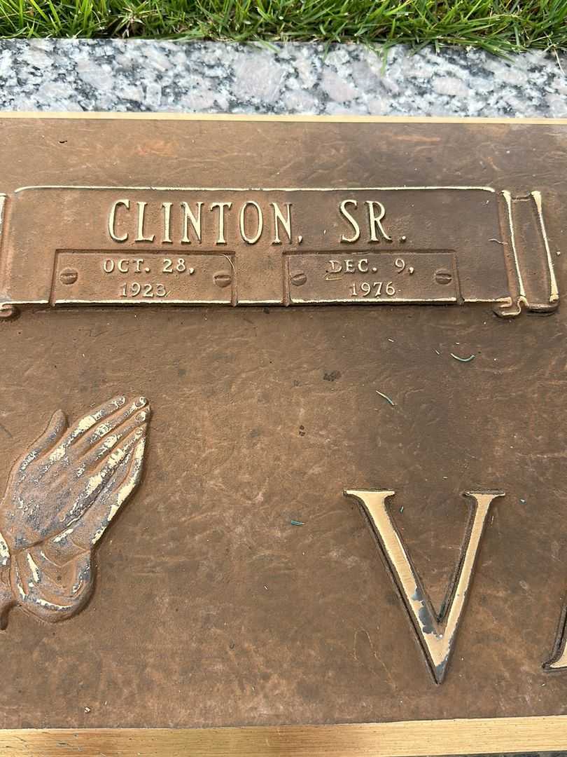 Clinton Vaughn Senior's grave. Photo 3