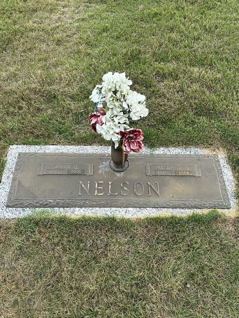 Mildred B. Nelson's grave. Photo 1