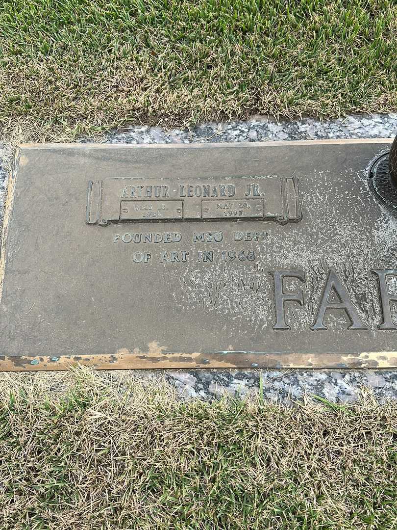 Arthur Leonard Farley Junior's grave. Photo 3