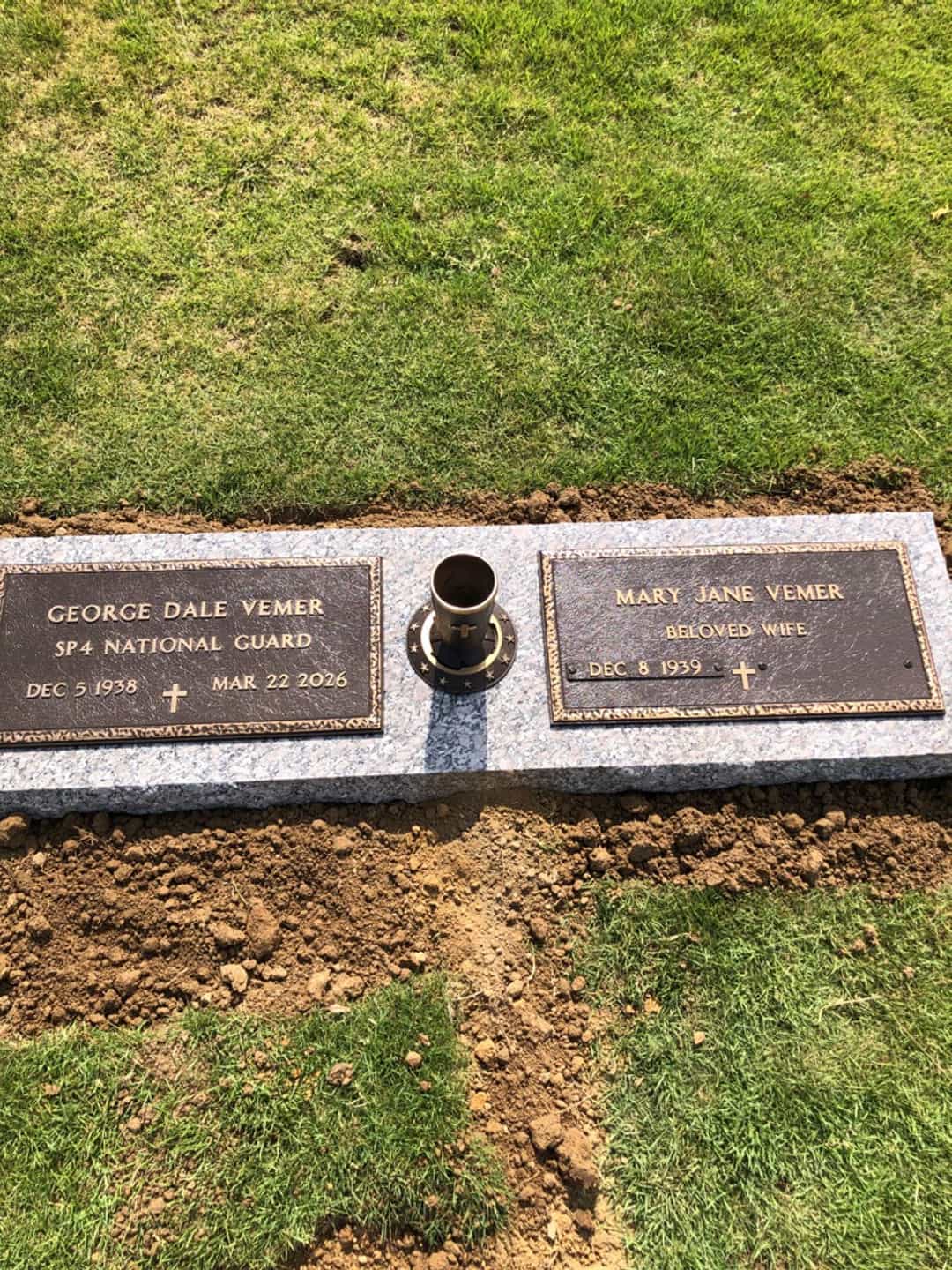 George D. Vemer's grave. Photo 1