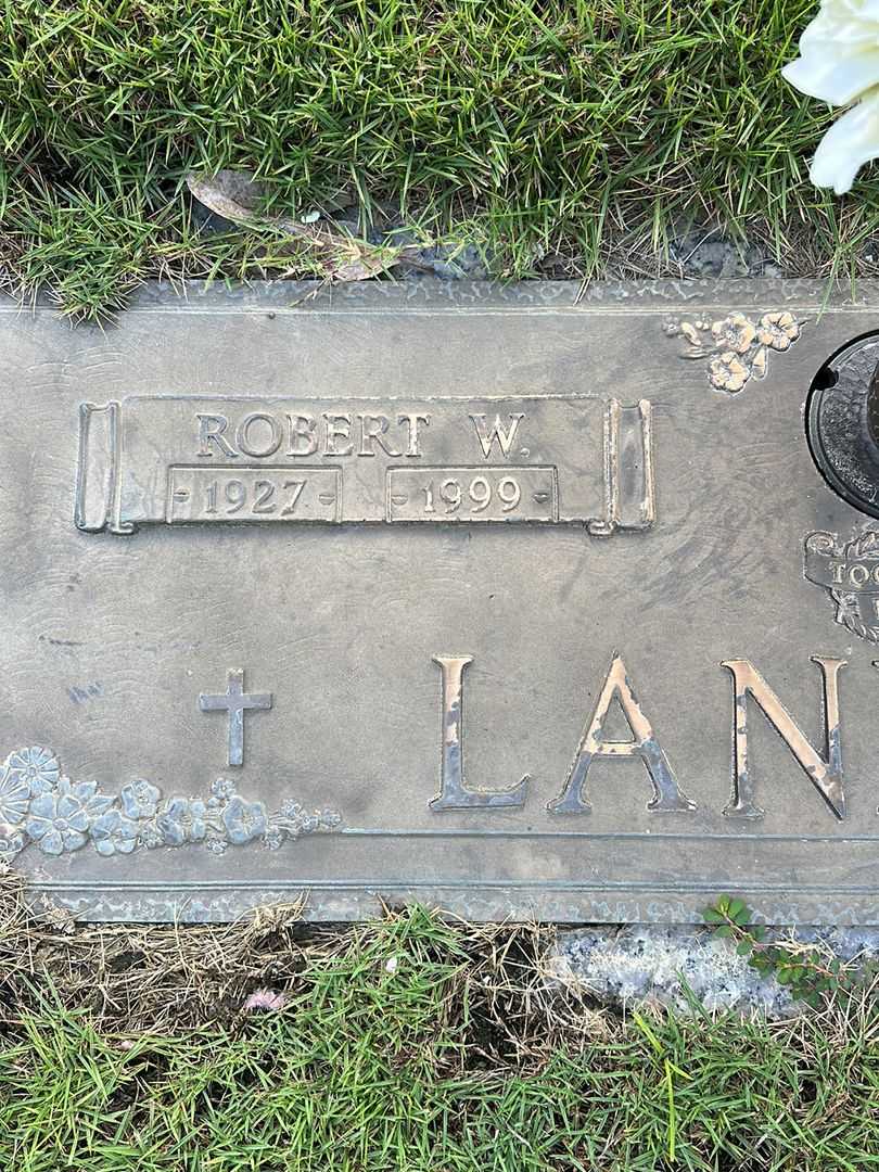Robert W. Landers Senior's grave. Photo 3