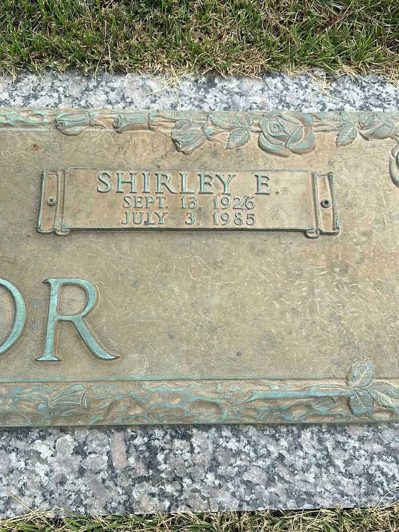 Shirley E. Sartor's grave. Photo 3