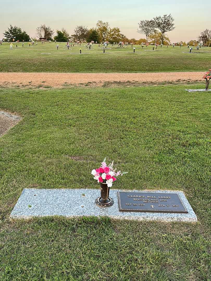 Clarice Bell Larry's grave. Photo 2