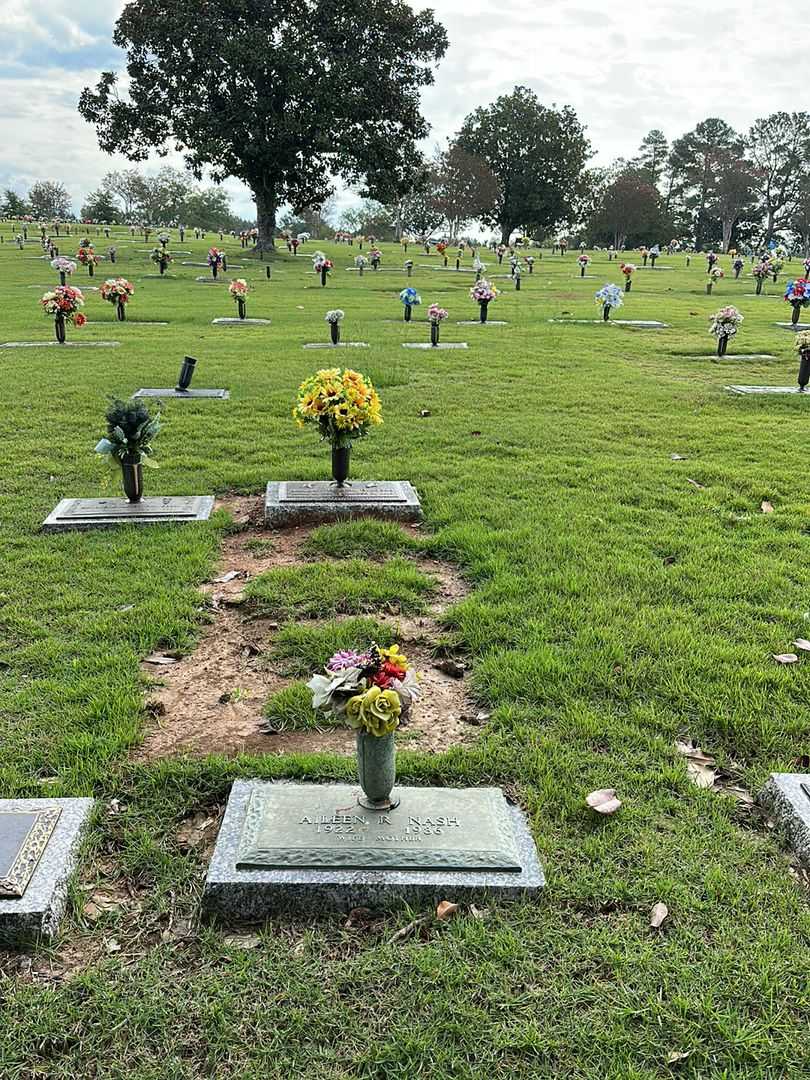 Aileen R. Nash's grave. Photo 2