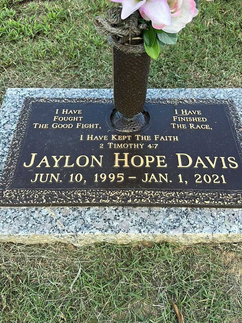 Jaylon Hope Davis's grave. Photo 1