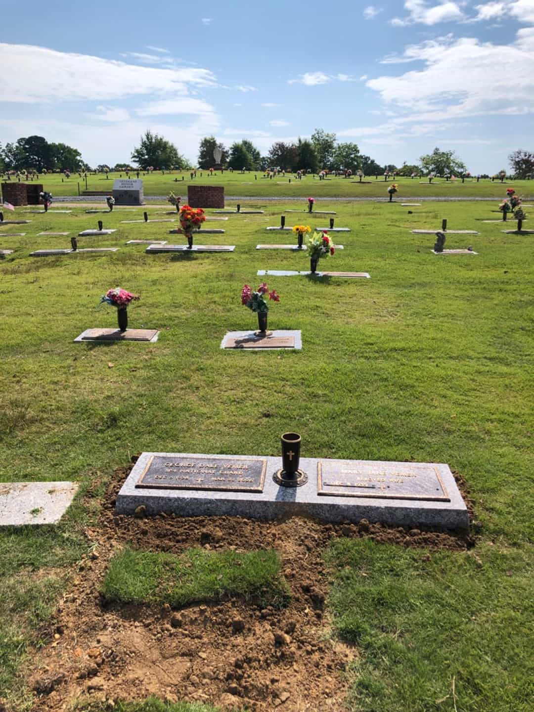 George D. Vemer's grave. Photo 3