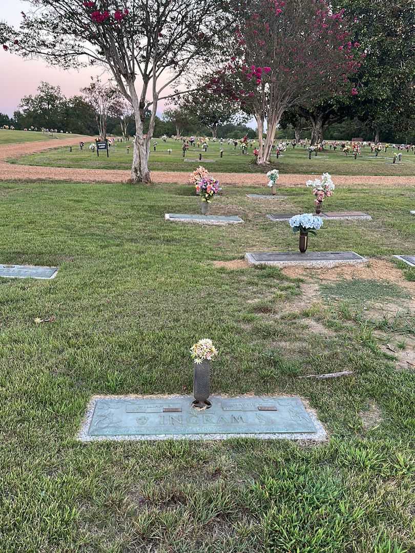 William B. Ingram's grave. Photo 2