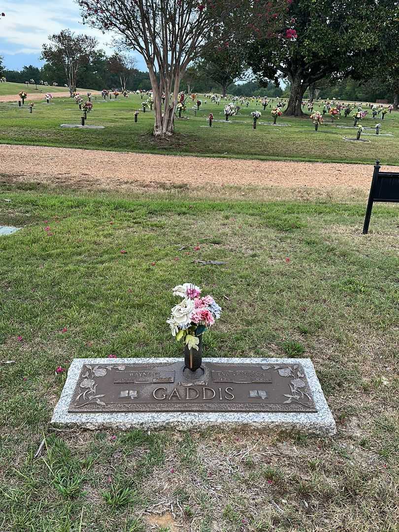 Wayne Q. Gaddis's grave. Photo 2
