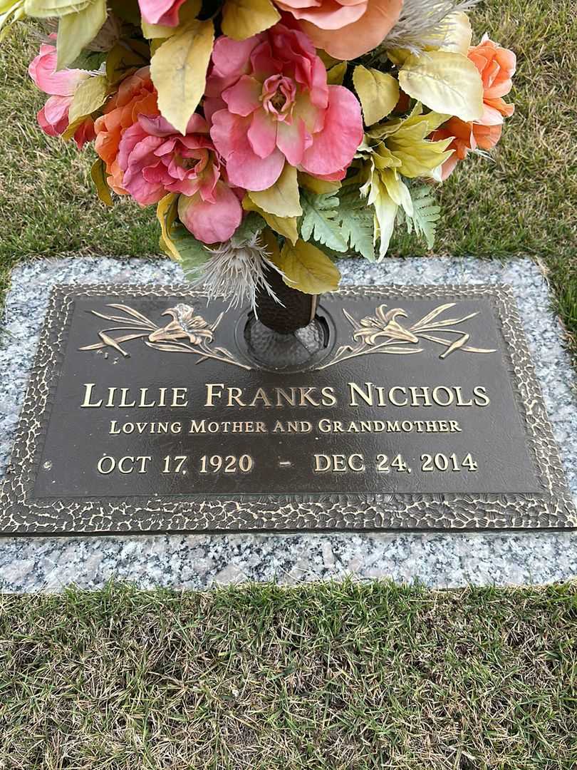 Lillie Franks Nichols's grave. Photo 1