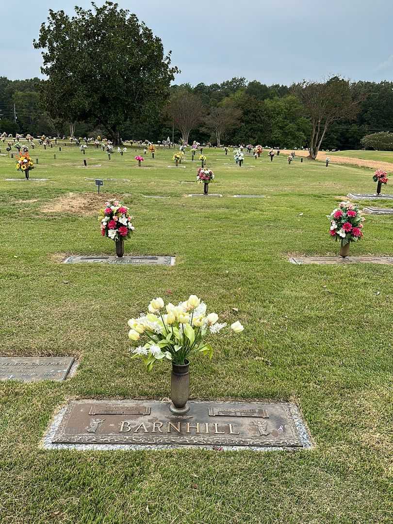 Linda Cantrell Barnhill's grave. Photo 2