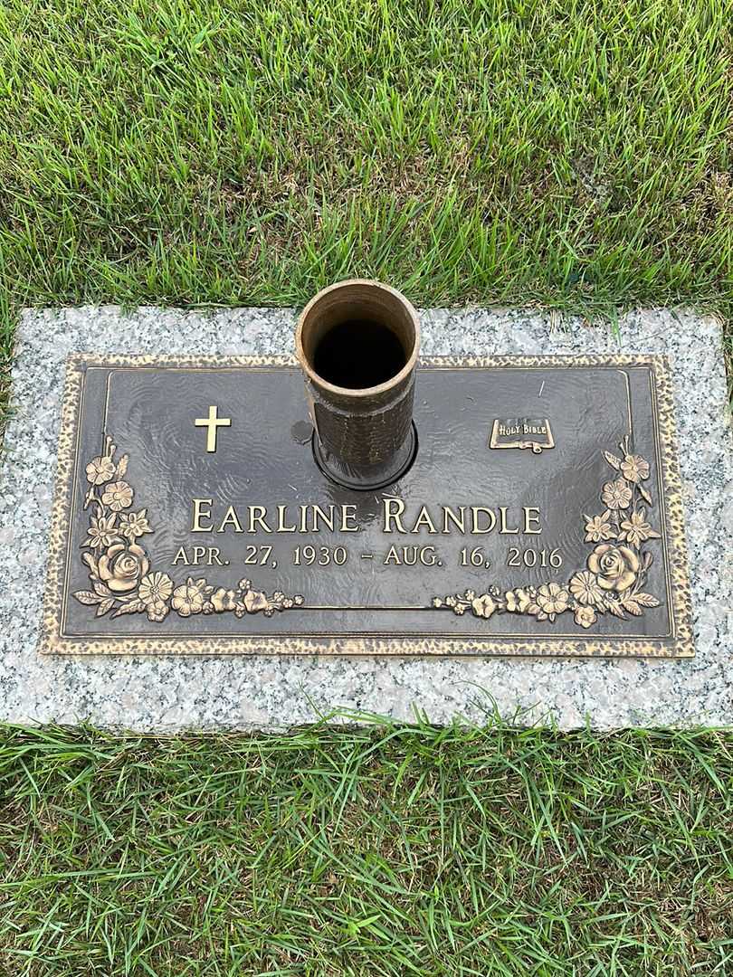 Earline Randle's grave. Photo 1