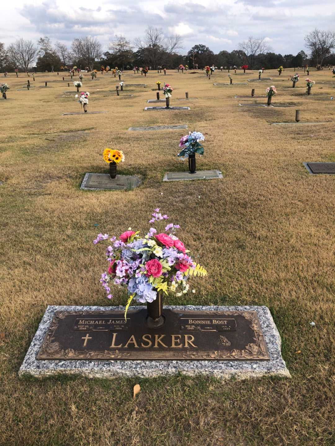 Bonnie Bost Lasker's grave. Photo 2