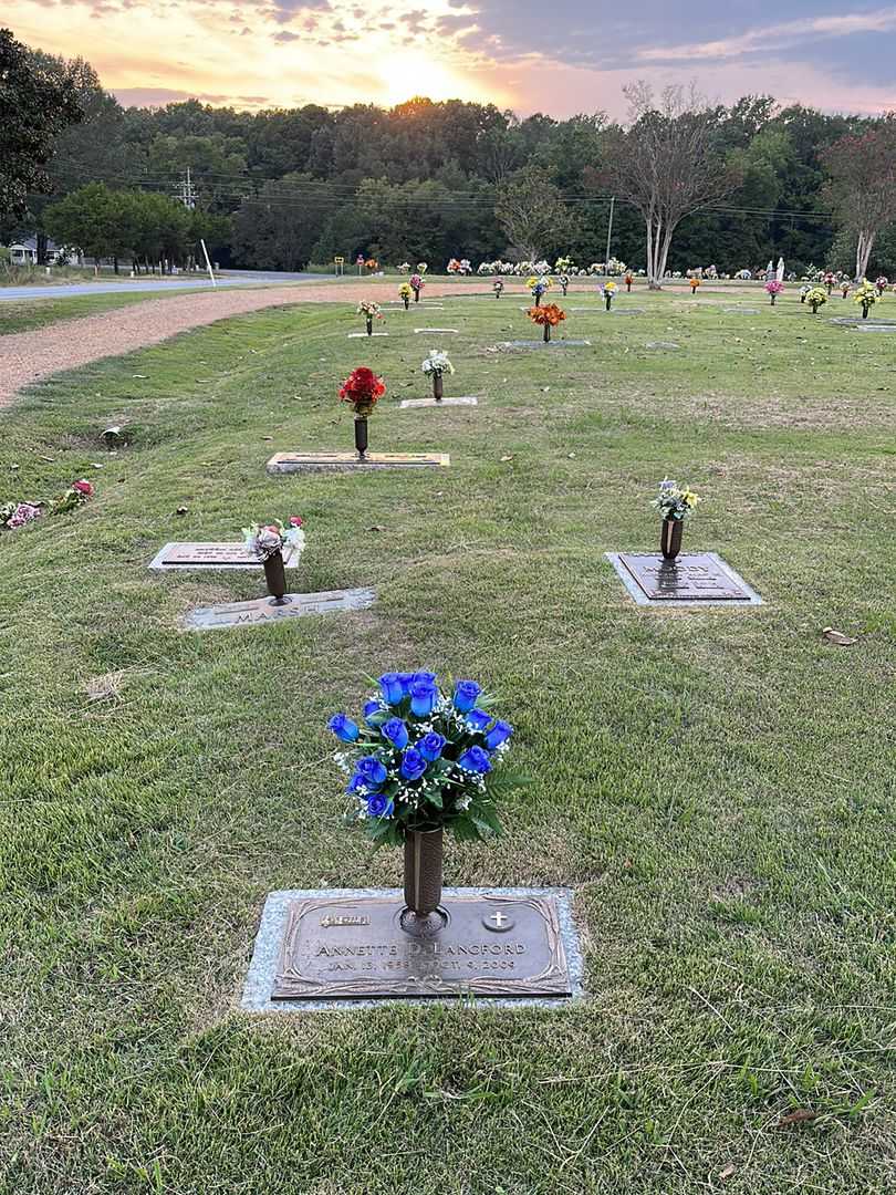 Annette D. Langford's grave. Photo 2