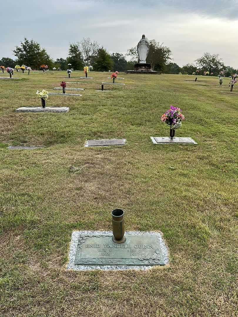 Enid Yandell Quinn's grave. Photo 2