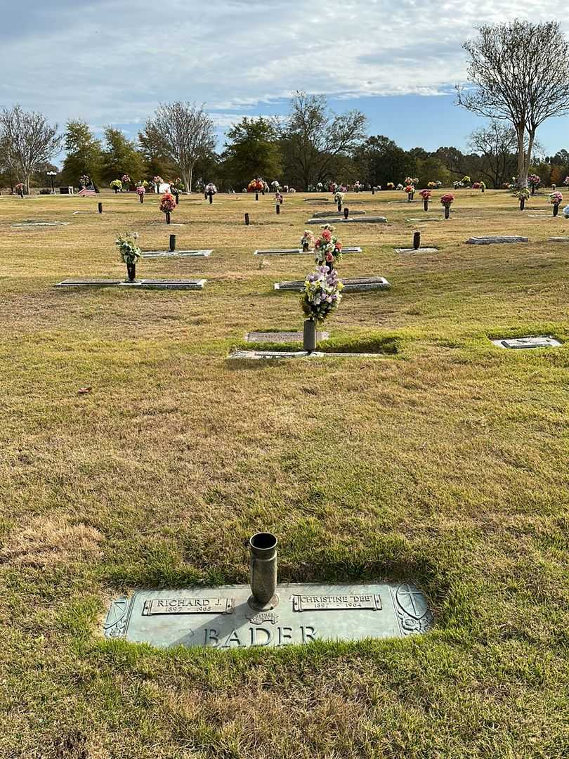 Richard J. Bader's grave. Photo 2