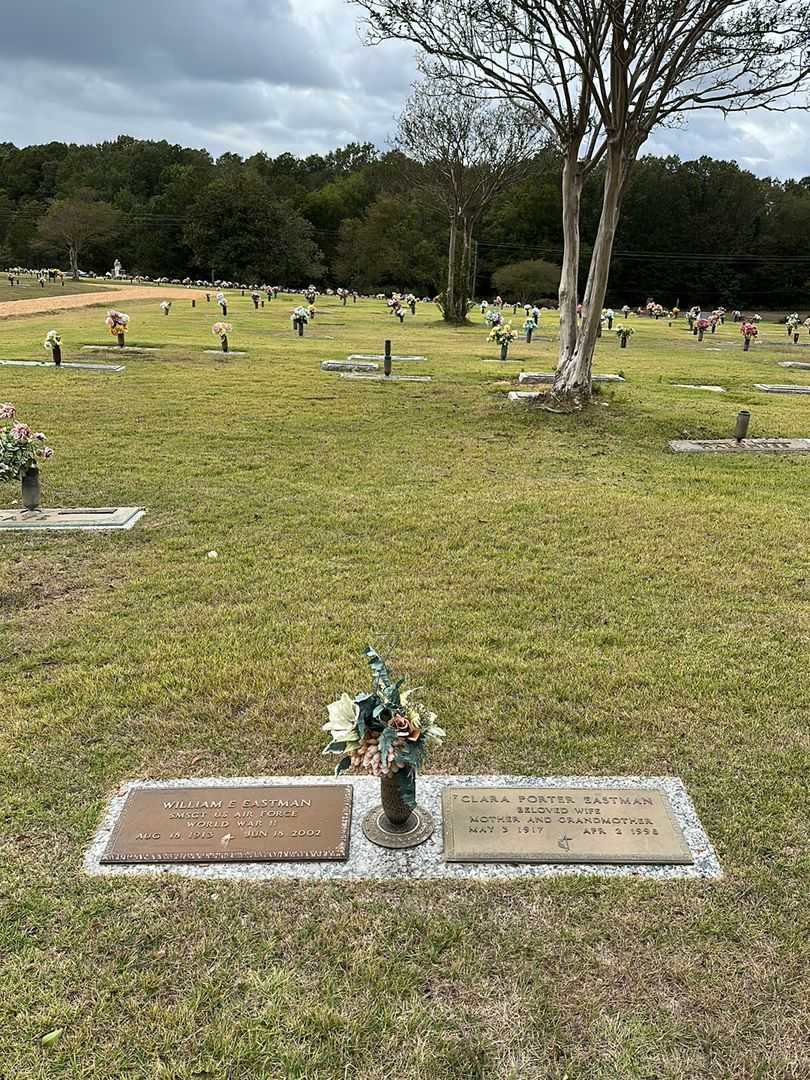 William E. Eastman's grave. Photo 2