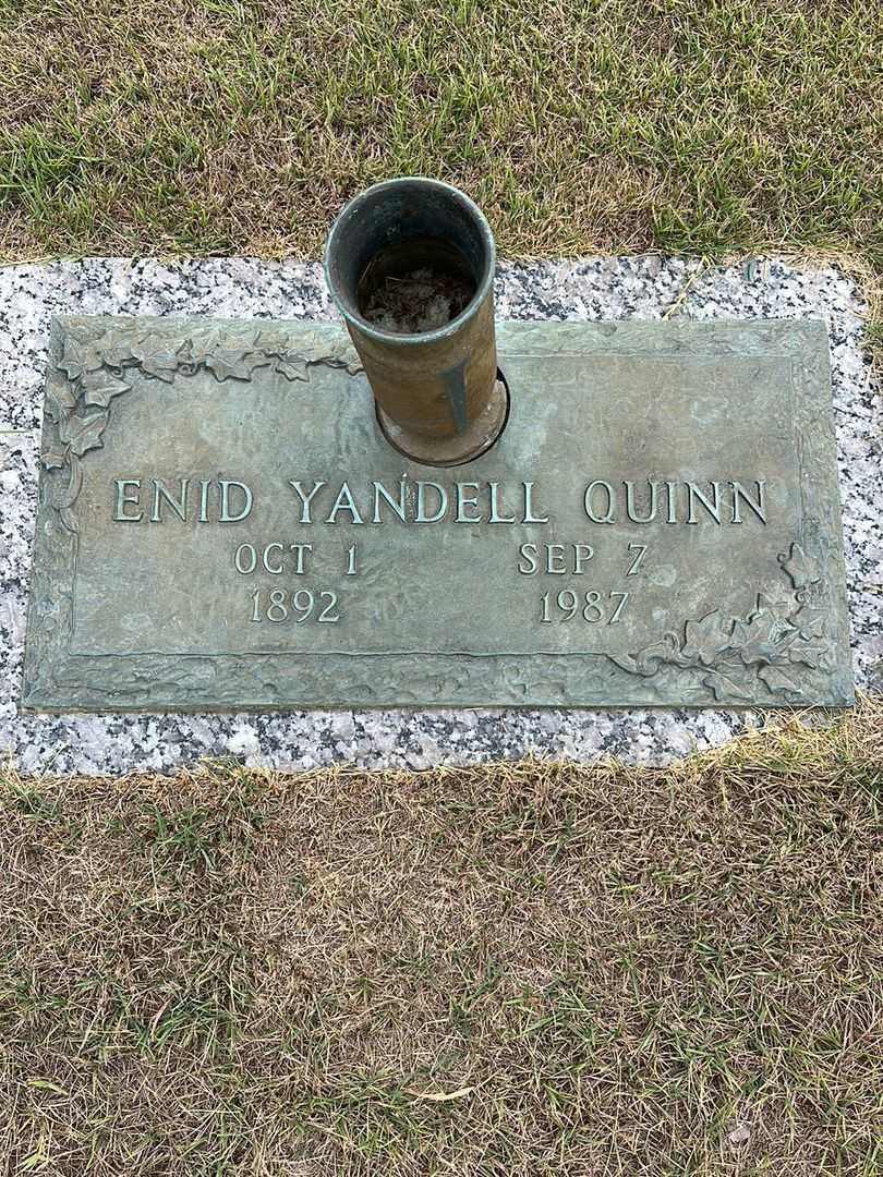 Enid Yandell Quinn's grave. Photo 1